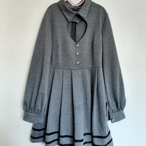 Heart cut-out minidress - Picture 1 of 3